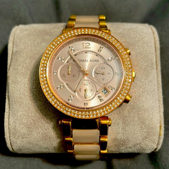 MICHAEL KORS ROSE GOLD WATCH - Picture 1 of 3